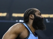 开云体育入口-激烈对抗中快船球员表现英勇，坚守阵地