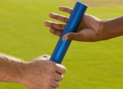 开云足球直播-赛道烽烟，阿斯顿马丁鏖战法拉利，诺里斯点燃赛场