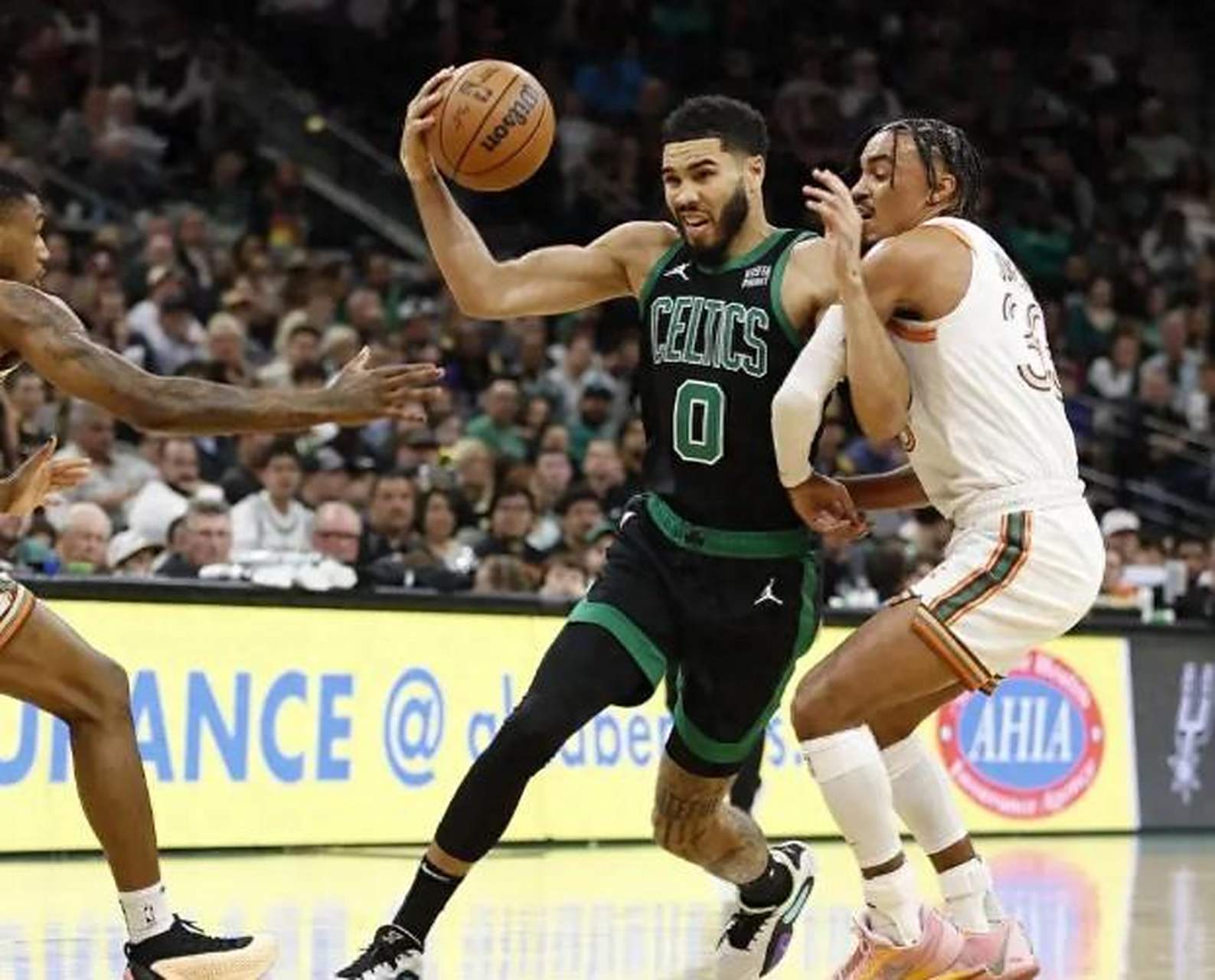 凯尔特人B队鏖战巴西男篮，莫里斯一己之力扛起全队