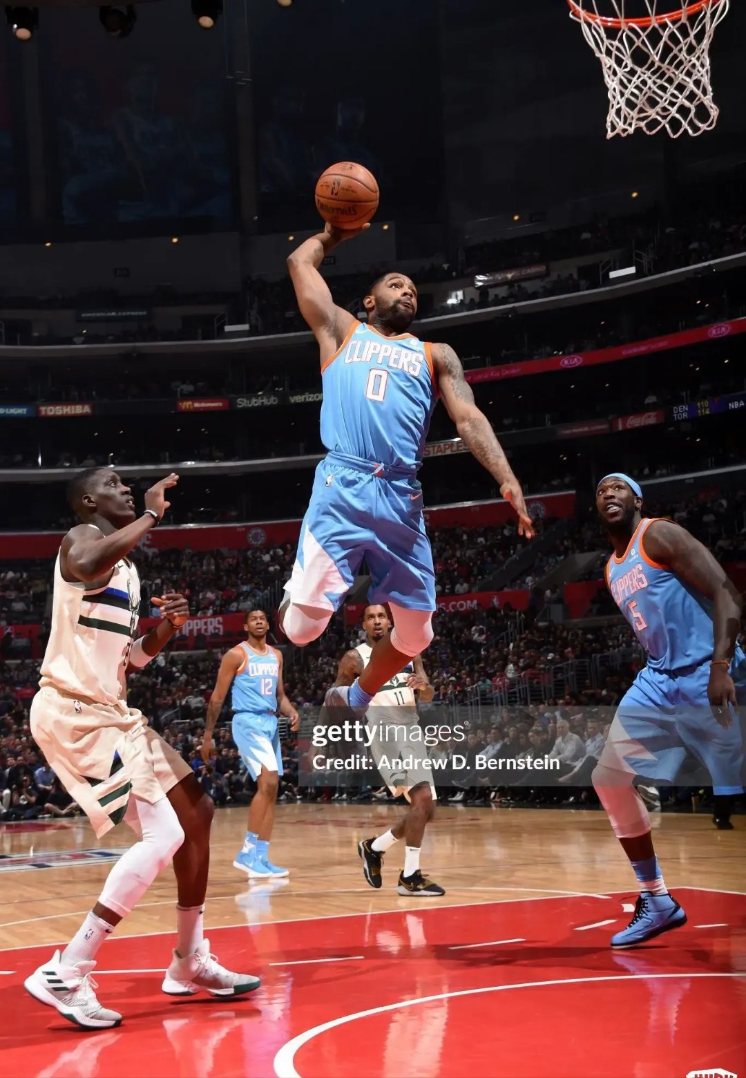 关于爵士绝杀菲律宾男篮，麦科勒姆高光表现的信息