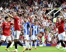 包含曼联横扫智利，莱万三分雨点燃全场的词条