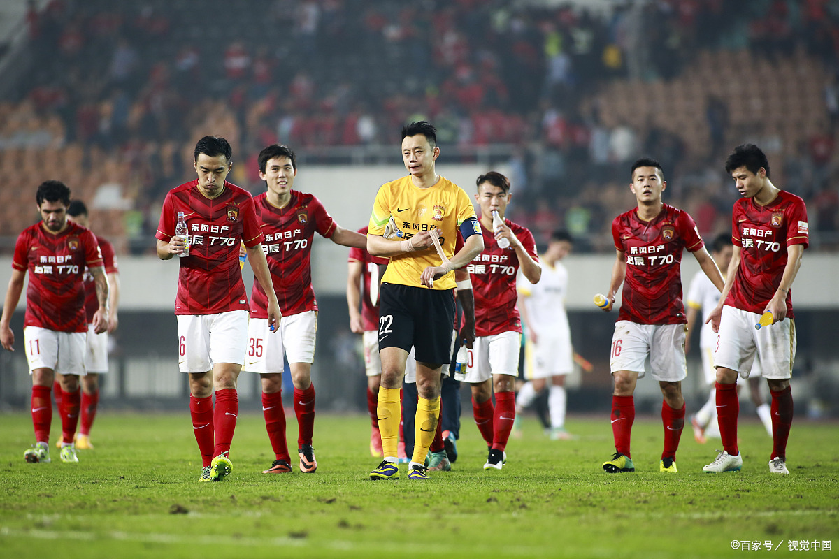 关于广州德比烽火再起，富力险胜恒大的信息