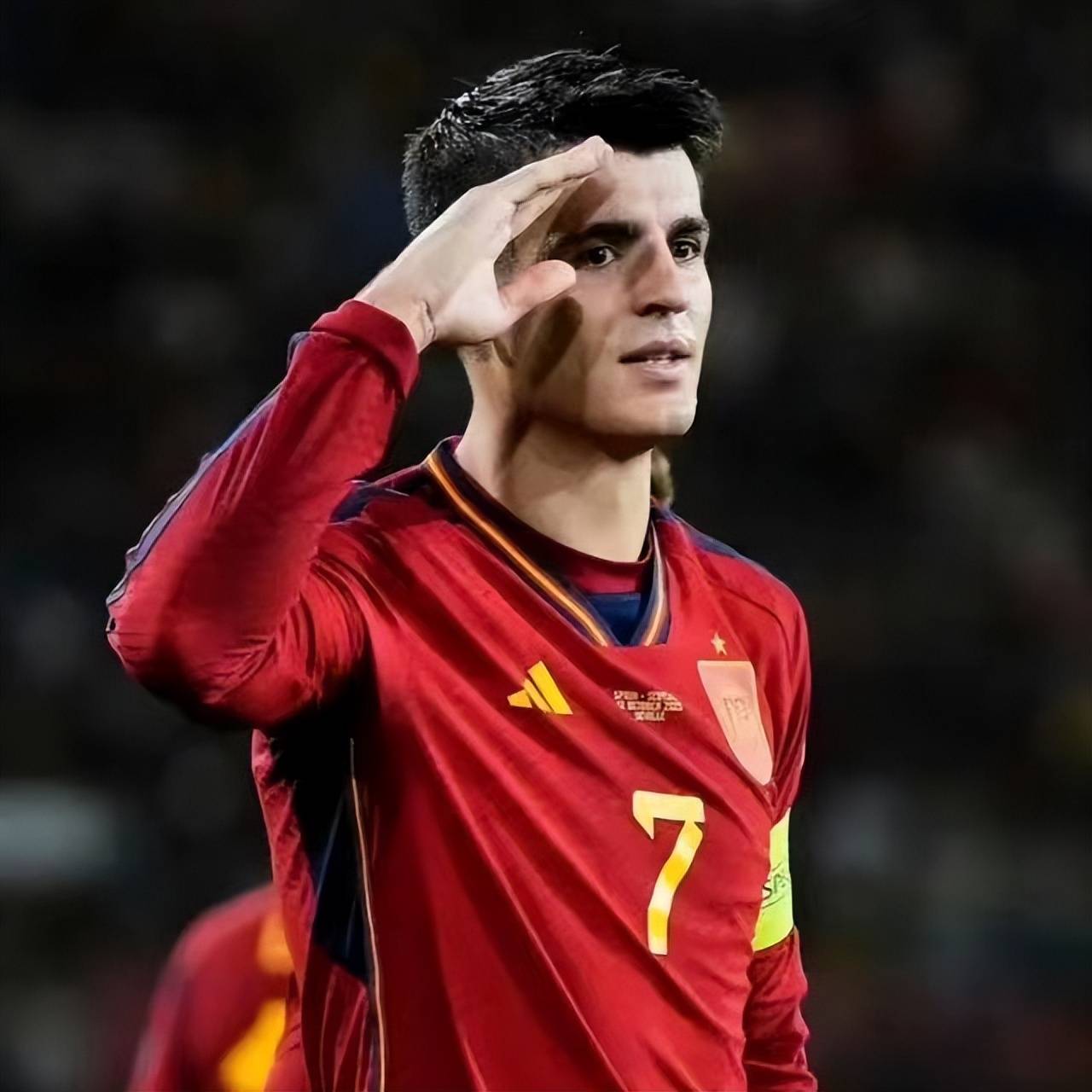 意大利球员莫拉塔遭遇恶劣言论，球迷声援的简单介绍