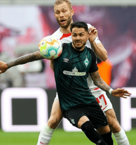 包含沃尔夫斯堡队不敌对手，输掉了一场关键战役的词条