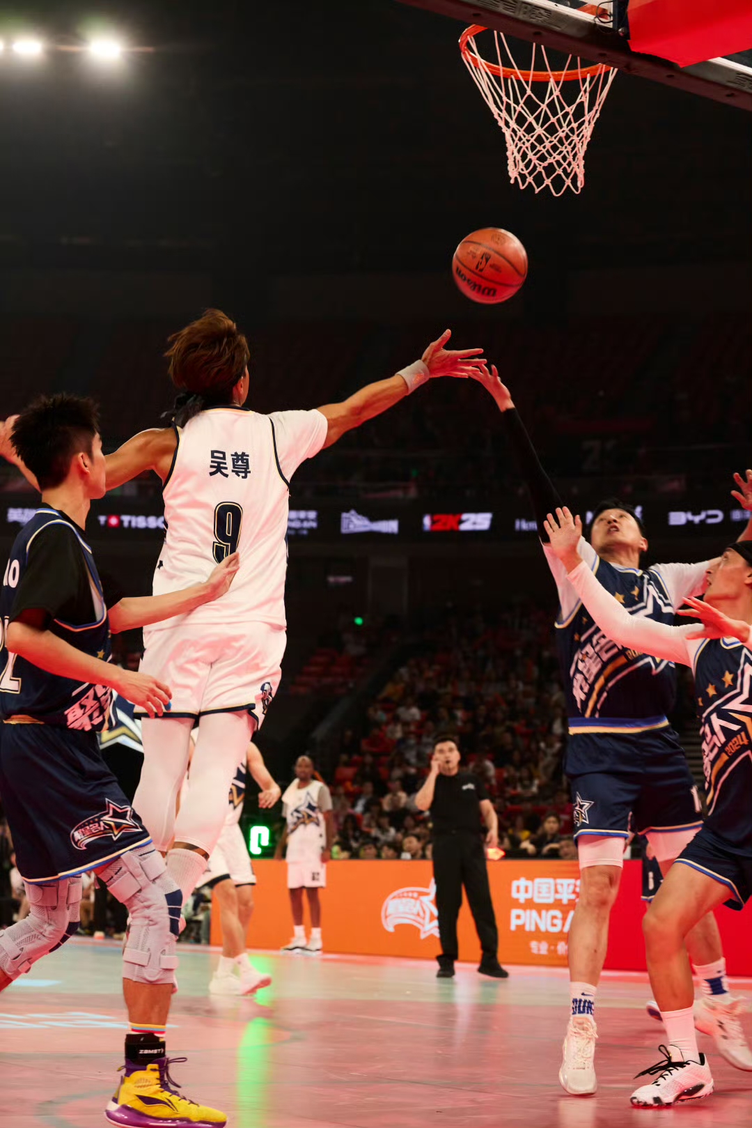 关于篮球赛场明星球员获赞助品牌的信息