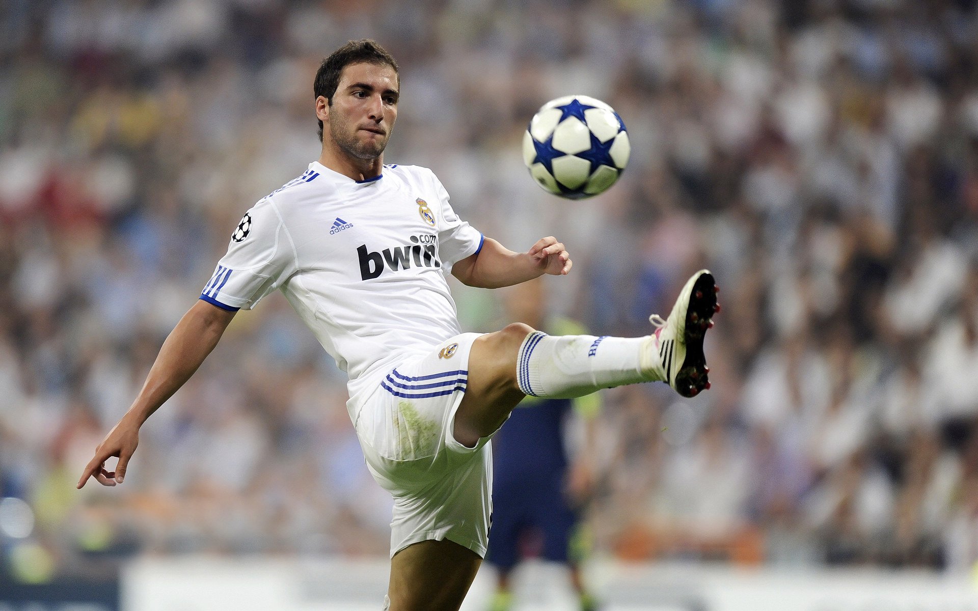 赛道上的双重风暴，索伯车队碾压迈凯伦，汉密尔顿点燃赛场