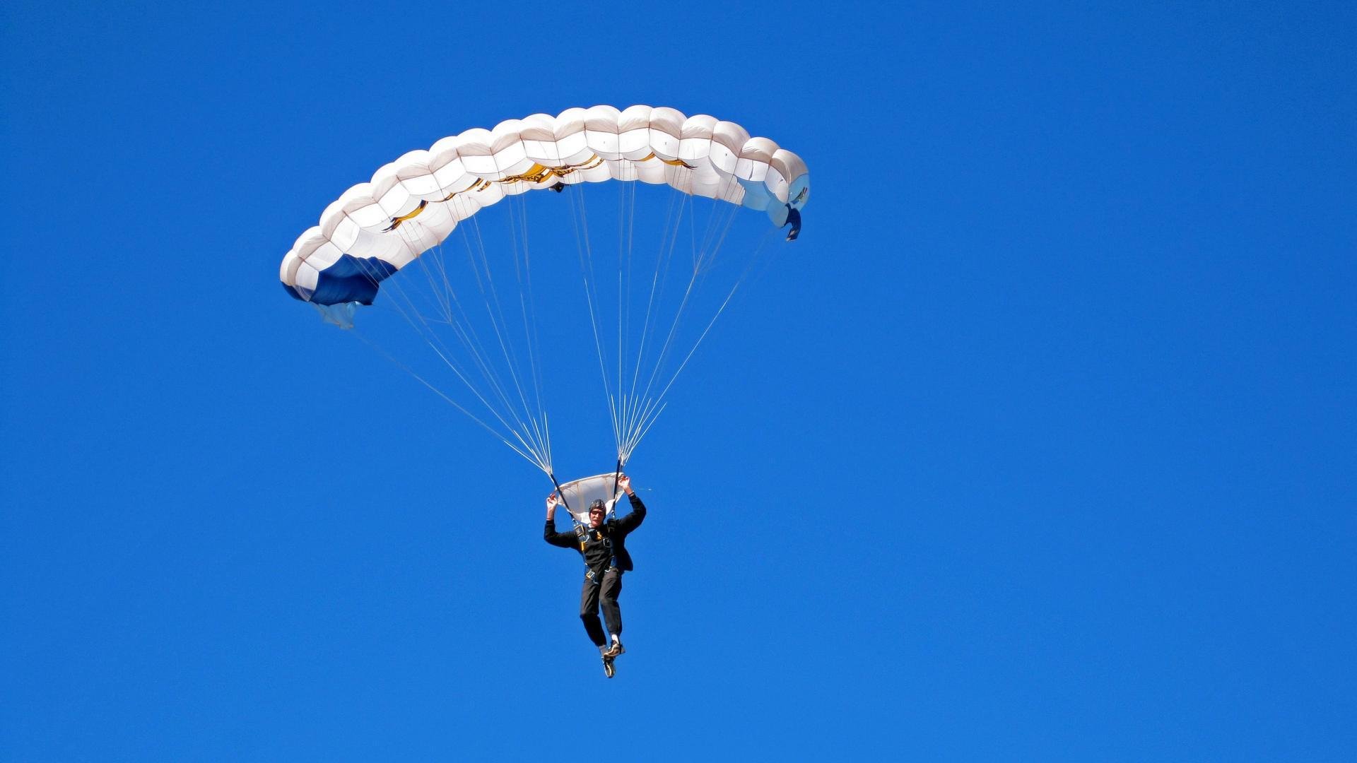 赤道之国的孤星，当罗德里戈用一记斜刺杀死了无冕之王的童话